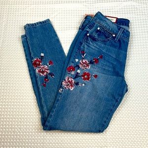 NWT Jennifer Lopez Floral Embroidered Jeans size 4